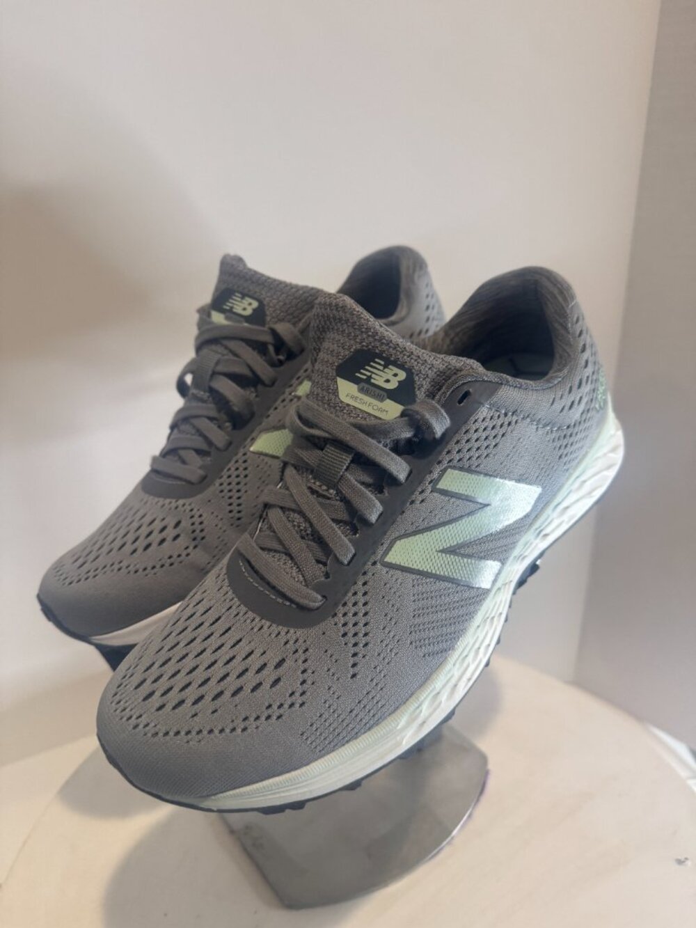 New Balance WARISCS1 Women's Size 7 Sneakers Brand New